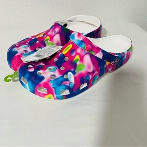 CROCS Unisex Classic Solarized Clogs Size 13 Tye-Dye Rainbow New Slip On Casual